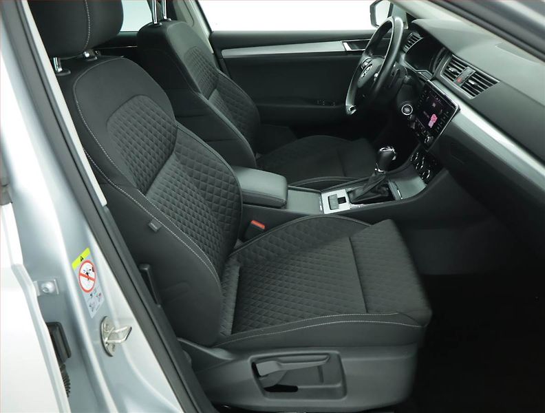 Škoda Superb (2021) Ambition 2.0 TDI - fotka 9 z 17