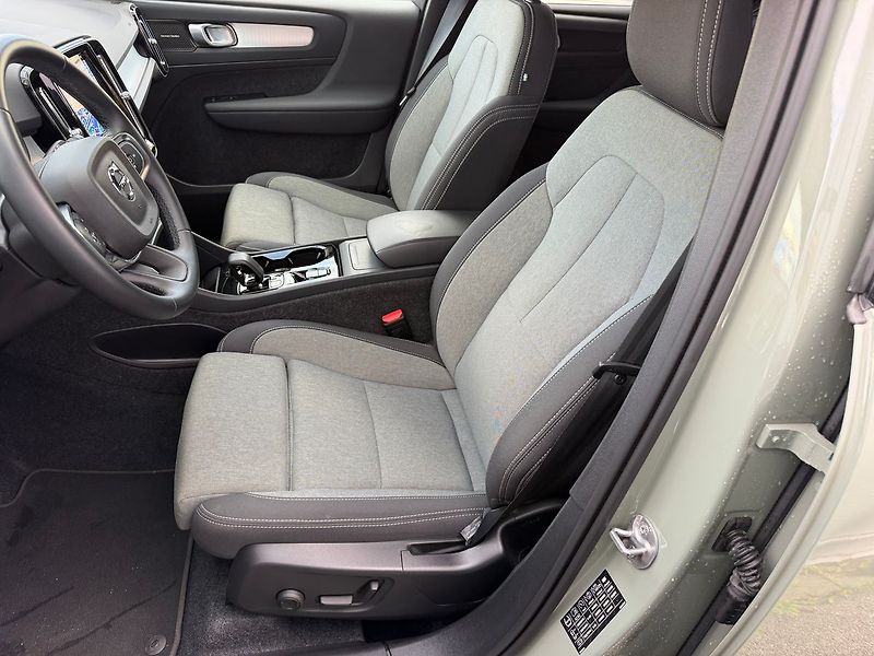 Volvo XC40 PLUS DARK, B3, 360°, PIXEL LED - fotka 12 z 24