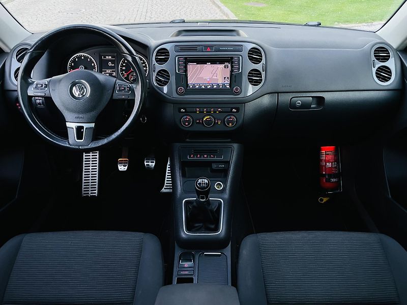 Volkswagen Tiguan 1.4TSI MANUÁL SENZORY TAŽNÉ  - fotka 23 z 45