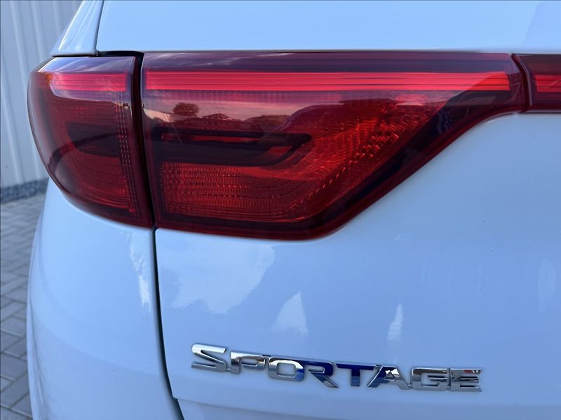 Kia Sportage 1,6 T-GDi 130kW 4x4 tažné - fotka 15 z 50
