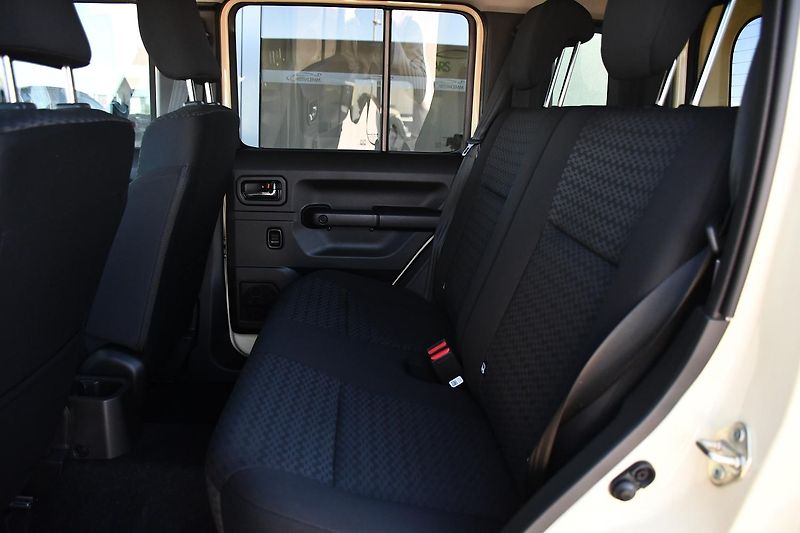 Suzuki Jimny 1,5 GLX AUTOMAT  - fotka 16 z 36