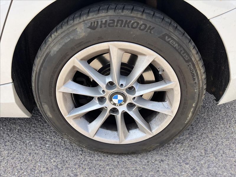 BMW Řada 1 2,0 120d AUTOMAT HARMAN NAVI - fotka 37 z 44