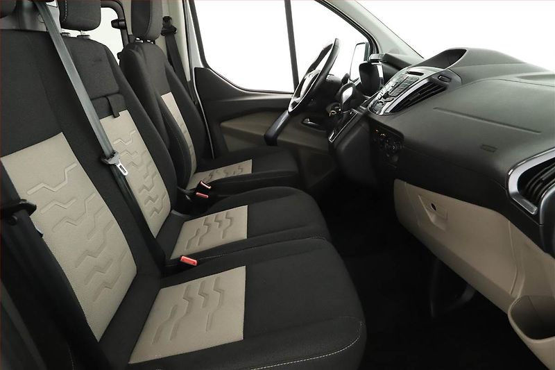 Ford Tourneo Custom (2017) Titanium 2.0 EcoBlue, DPH - fotka 7 z 18