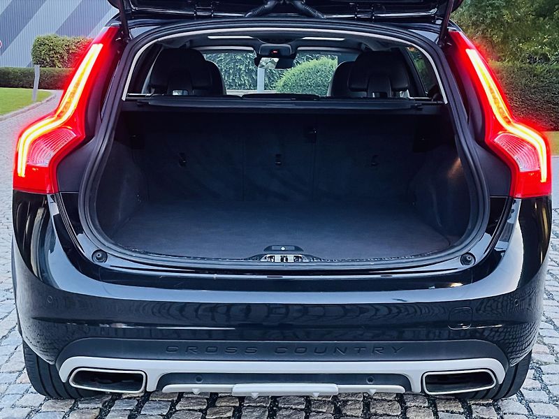 Volvo V60 2.4D4 5V AUTOMAT KAMERA TAŽNÉ - fotka 19 z 46