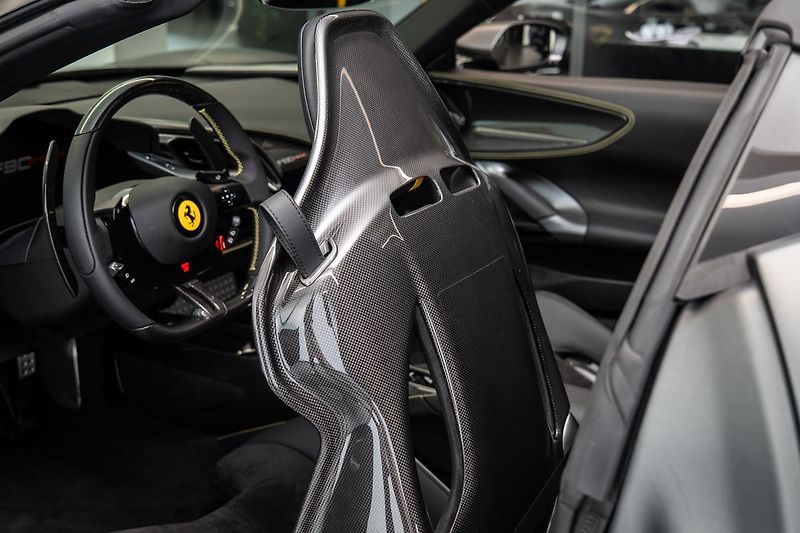 Ferrari SF90 Spider/LIFT/LEDS/360/Karbon - fotka 9 z 21