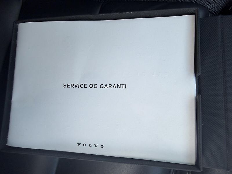 Volvo XC60 B4    R Design    ČR - fotka 22 z 31