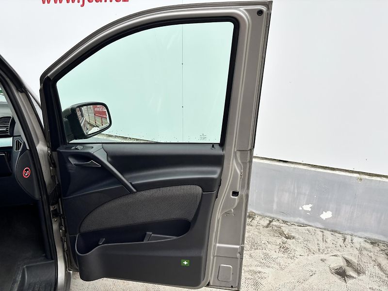 Mercedes-Benz Viano (2011) 3.0CDI V6 165KW Alu kola - fotka 14 z 27