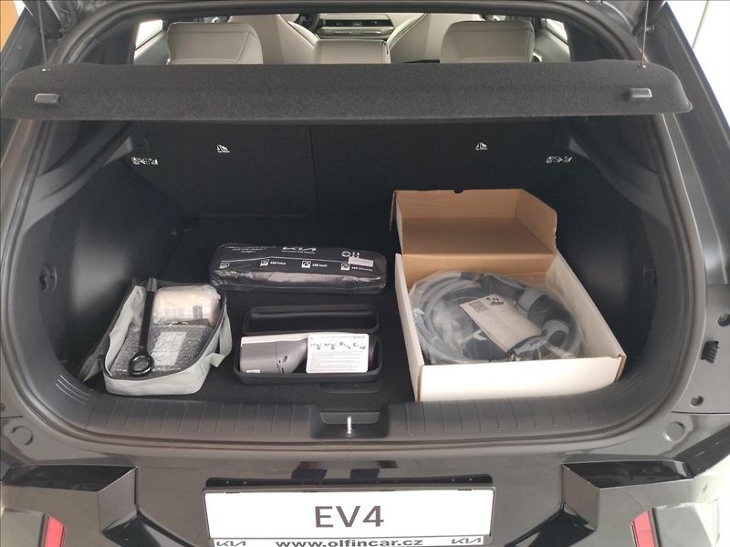 Kia EV4 (2025) 81,4 kWh GT-LINE - fotka 20 z 21