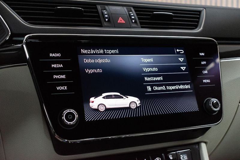 Škoda Superb TDI 147kW L&K 4x4*DPH*ČR 1.MAJ - fotka 33 z 52