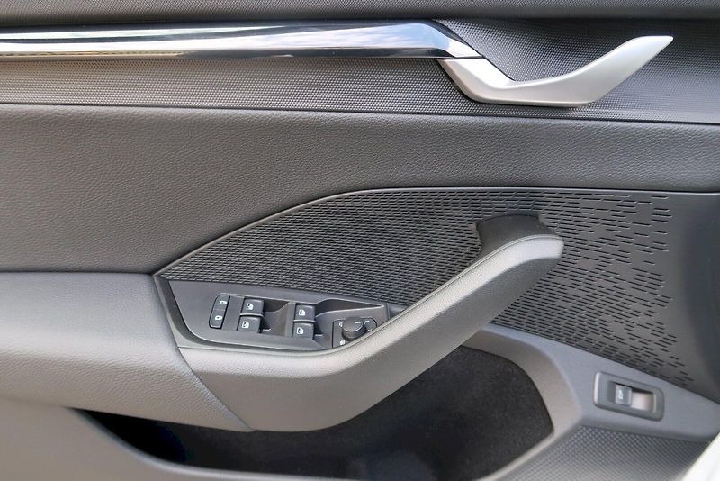 Škoda Octavia (2025) Combi SportLine 1,5 TSi m-HEV - fotka 16 z 32