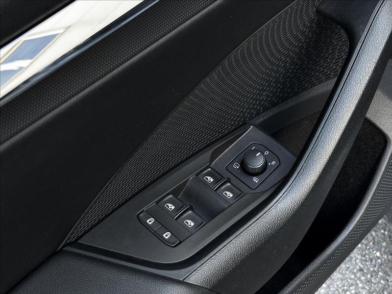 Škoda Octavia 2,0 TDI 110kW DSG Style Combi - fotka 19 z 39