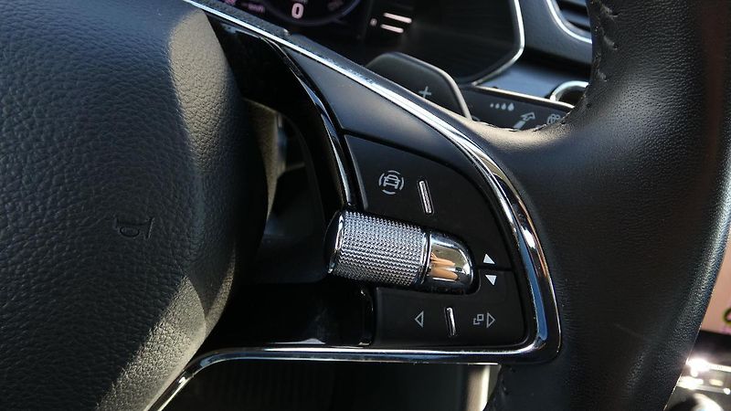 Škoda Superb Combi 2,0 TDI DSG Style - fotka 13 z 25