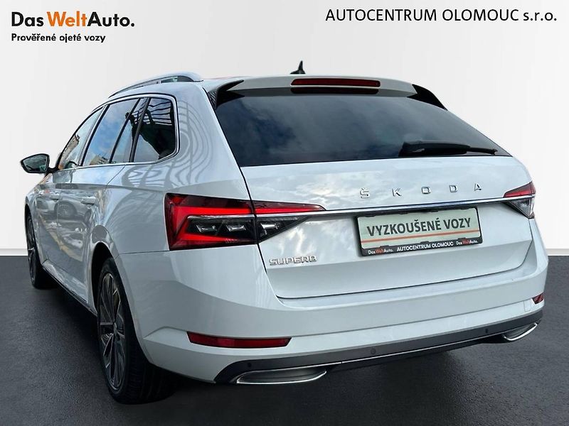 Škoda Superb (2022) kombi 2.0 TDI 7DSG L&K - fotka 32 z 35