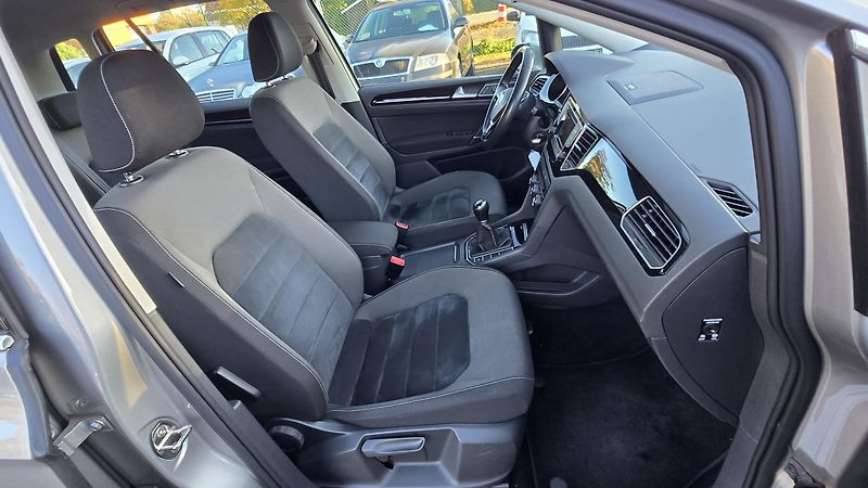 Volkswagen Golf Sportsvan 1.4 TSi HIGHLINE 92KW - fotka 20 z 40