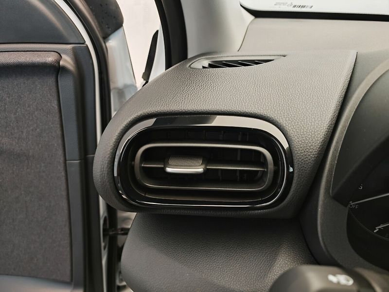 Toyota Yaris 1.5 Hybrid Comfort - fotka 20 z 28