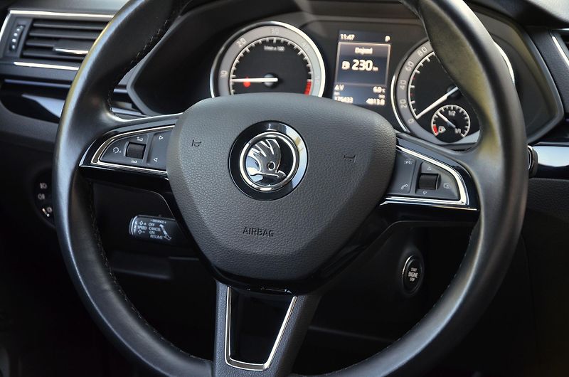 Škoda Superb (2016) 2.0 TDi 140kW 4x4 L&K / 1.MAJ. - fotka 24 z 47