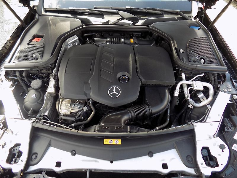 Mercedes-Benz Třídy E 220 D 4MATIC 143 KW TOP!!! - fotka 36 z 40