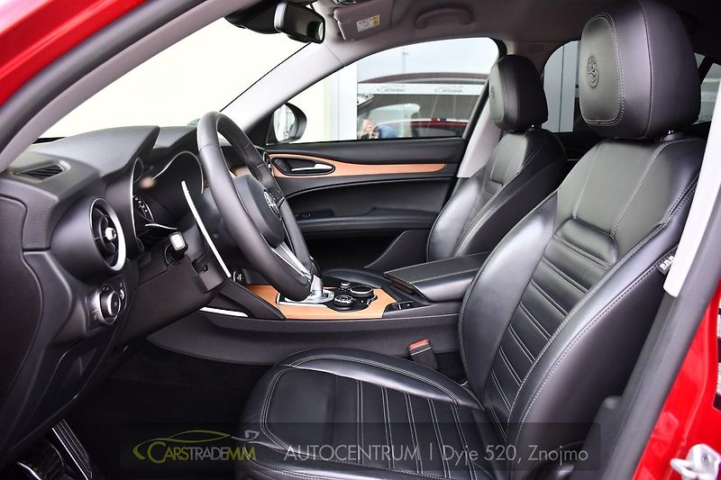 Alfa Romeo Stelvio 2.0 Q4 VELOCE - fotka 10 z 52