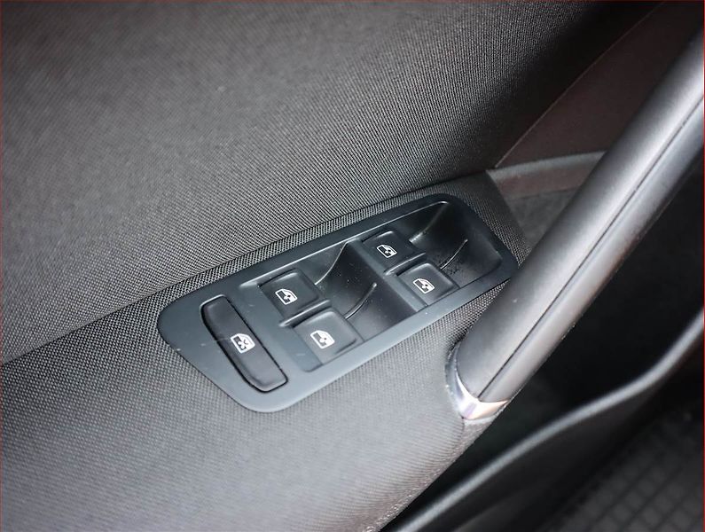 Volkswagen Golf (2018) 1.5 TSI, Serv.kniha, Tempomat - fotka 13 z 19