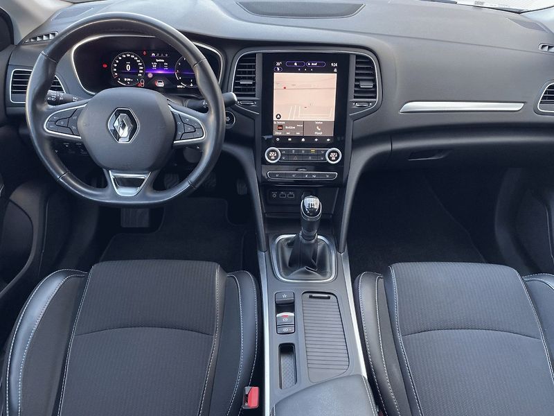 Renault Mégane (2023) GrandCoupé INTENS 1,3TCe 140k - fotka 11 z 20