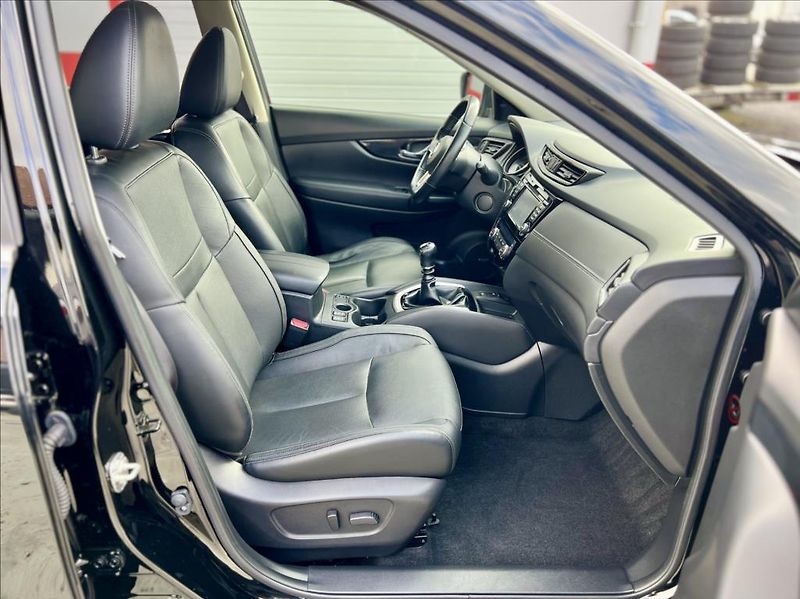 Nissan X-Trail 1,7 dCi N-TEC / panorama kůže - fotka 20 z 48