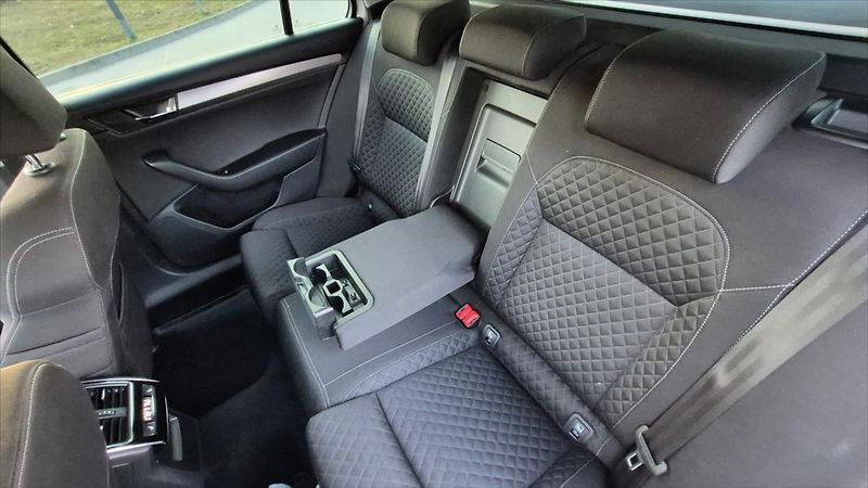 Škoda Superb 2,0 TDI 110 KW STYLE DSG ČR - fotka 10 z 26