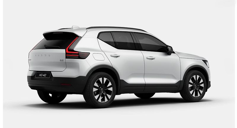 Volvo XC40 (2026) B3 PLUS AUT - fotka 5 z 13