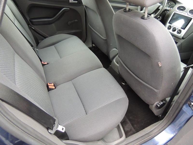 Ford Focus (2006) 1,6TDCi,80kw,Combi,klima - fotka 22 z 30