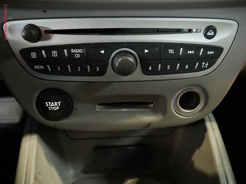 Renault Mégane (2010) 1.5 dCi, autoAC, temp - fotka 16 z 19