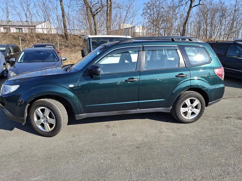 Subaru Forester 2.0 110 kw 4x4 Rezervace - fotka 3 z 38
