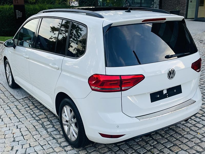 Volkswagen Touran 1.6TDI MANUÁL SERVISKA TAŽNÉ - fotka 17 z 44