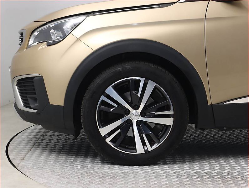Peugeot 5008 (2018) Allure PureTech 130, 7 míst - fotka 13 z 20