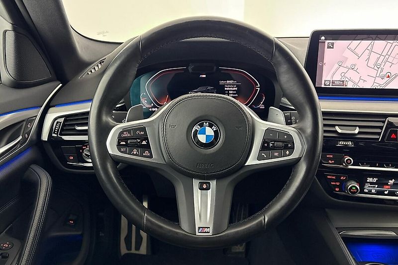 BMW Řada 5 530d xDrive - fotka 14 z 17
