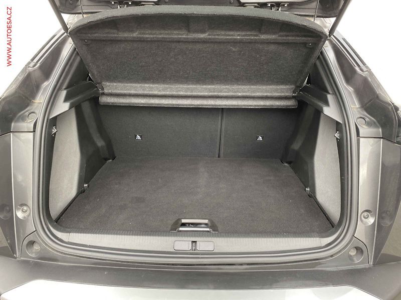 Peugeot 2008 (2023) 1.2 PT, Allure, AT, LED, TZ - fotka 7 z 19