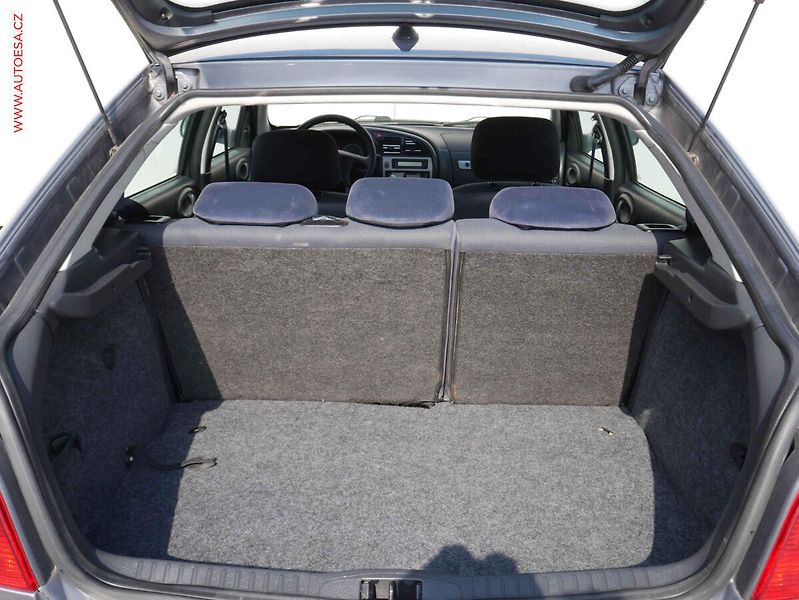 Citroën Xsara (2004) 1.4 i, AC - fotka 8 z 15