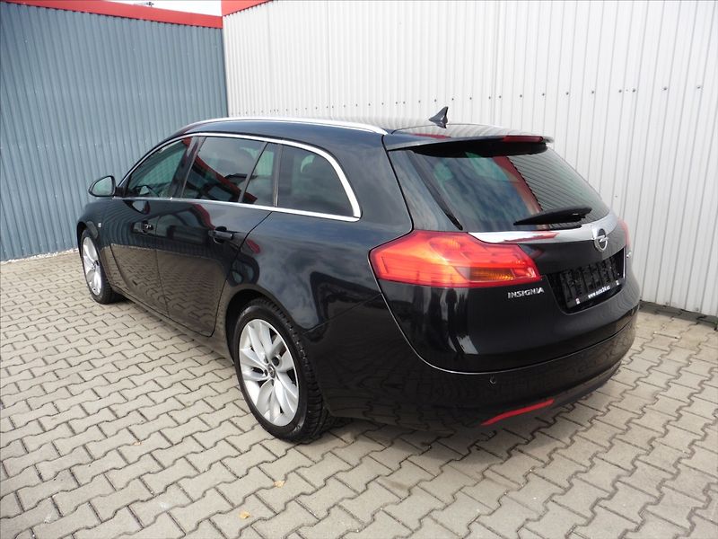 Opel Insignia 2,0   Cosmo Sports Tourer - fotka 3 z 16