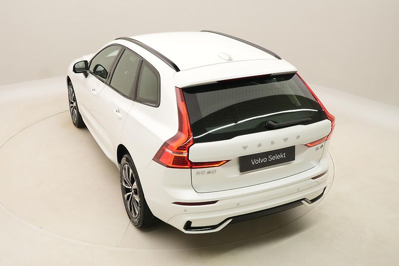 Volvo XC60 B4 AWD DARK PLUS AUT - fotka 18 z 55