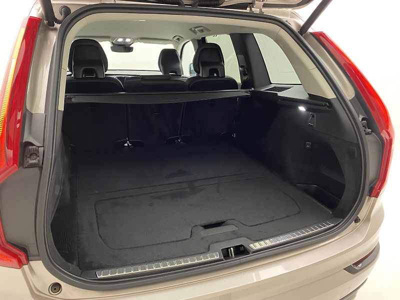 Volvo XC90 B5 AWD DARK PLUS AUT REZERVACE - fotka 6 z 49
