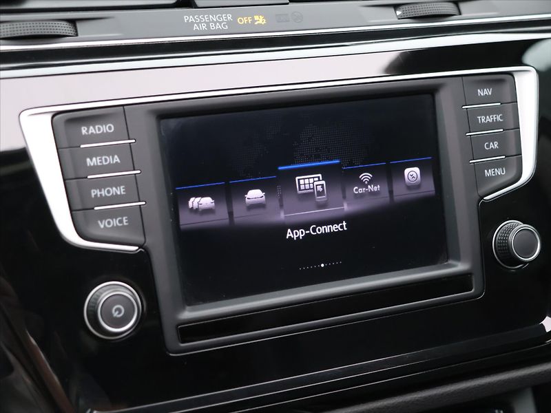 Volkswagen Touran 1,6 TDI DSG Panorama LED 1.Maj - fotka 20 z 31