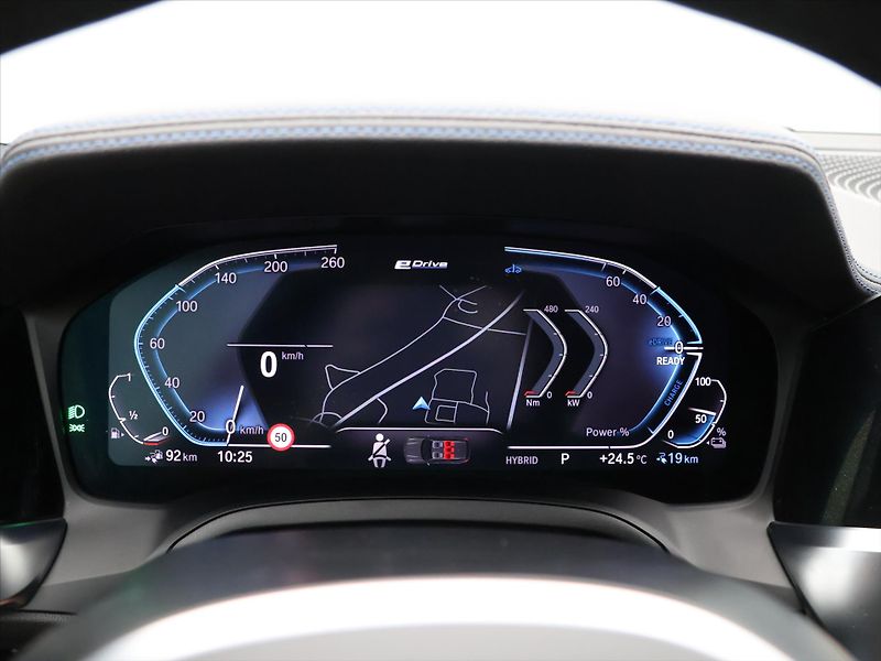 BMW Řada 3 2,0 330e xDrive M-Paket Laser - fotka 18 z 40