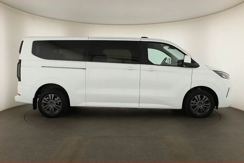 Ford Tourneo Custom (2024) Titanium 2.0 EcoBlue AWD, ČR - fotka 6 z 19