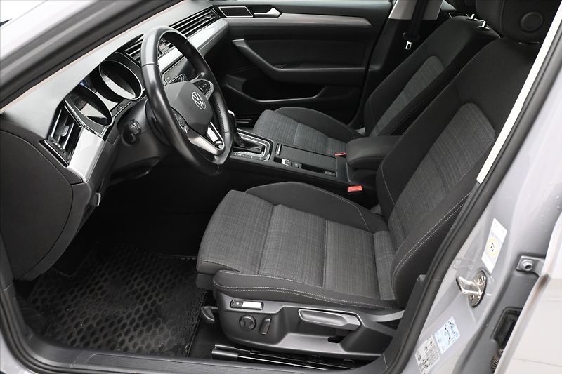Volkswagen Passat 2,0 TDI 110 kW DSG Business Zá - fotka 13 z 32