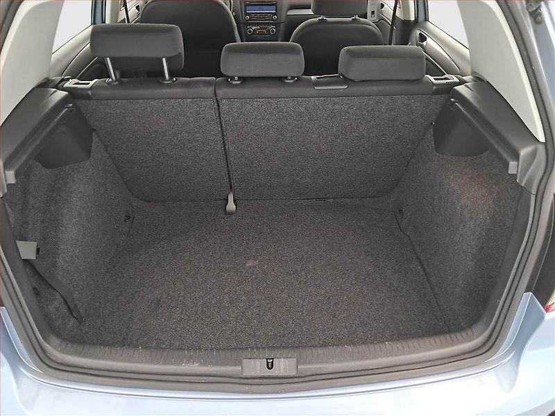 Volkswagen Golf (2010) 1.6 TDI, Tempomat - fotka 14 z 16