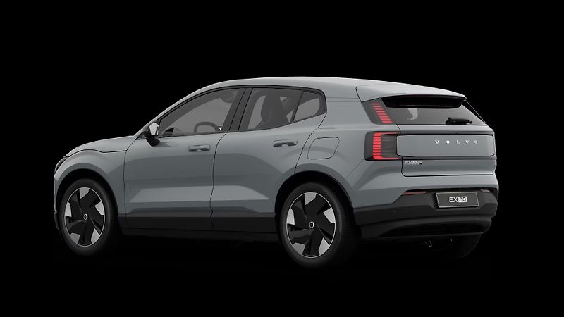Volvo EX30 (2026) PLUS, P8 AWD electric, 315 kW - fotka 4 z 8