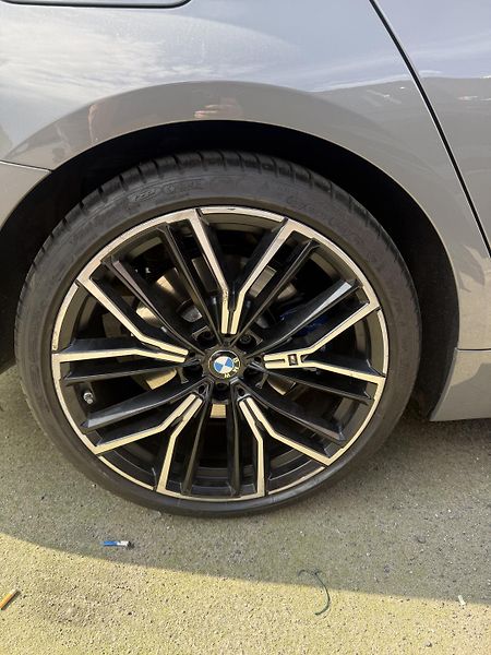 BMW Řada 5 (2022) BMW 540i xDrive Touring Mpaket - fotka 18 z 19