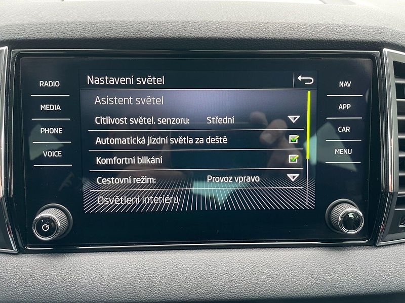Škoda Karoq (2022) 2.0TDi Style+! Tažné! ČR+1.maj - fotka 29 z 36