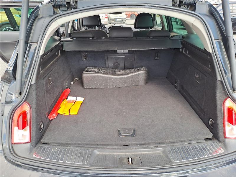 Opel Insignia 2,0 DCTI - fotka 14 z 14