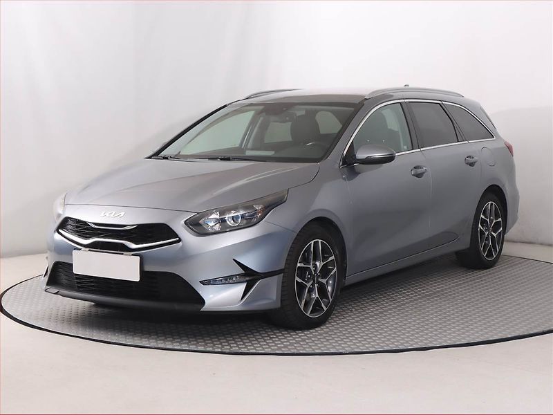 Kia Ceed (2021) 1.5 T-GDI, Automat, Serv.kniha - fotka 2 z 19