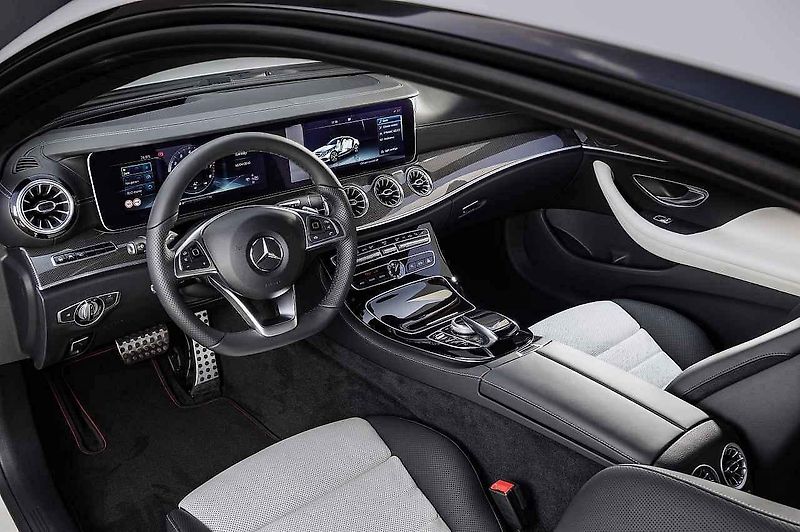 Mercedes-Benz třídy E Coupé.