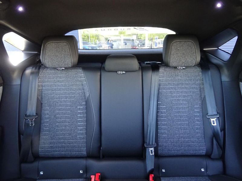 Peugeot 3008 (2026) BUSINESS Hybrid 145k e-DCS6 - fotka 39 z 45